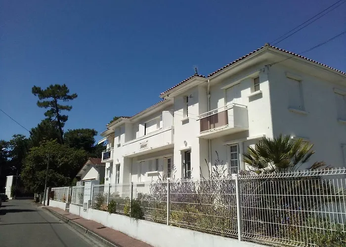 Proche Et Commerces Руайян